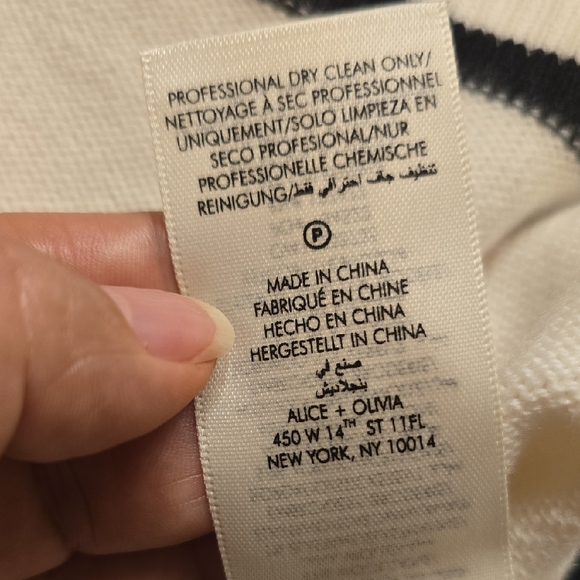 Alice + Olivia White and Black Wool Sweater with Red Love Design Oversized - Picture 13 of 14